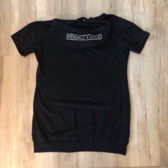 MASSIVE $10 SALE Kendall + Kylie Short Sleeve Hooded Los Angeles Tee - Picture 5 of 8